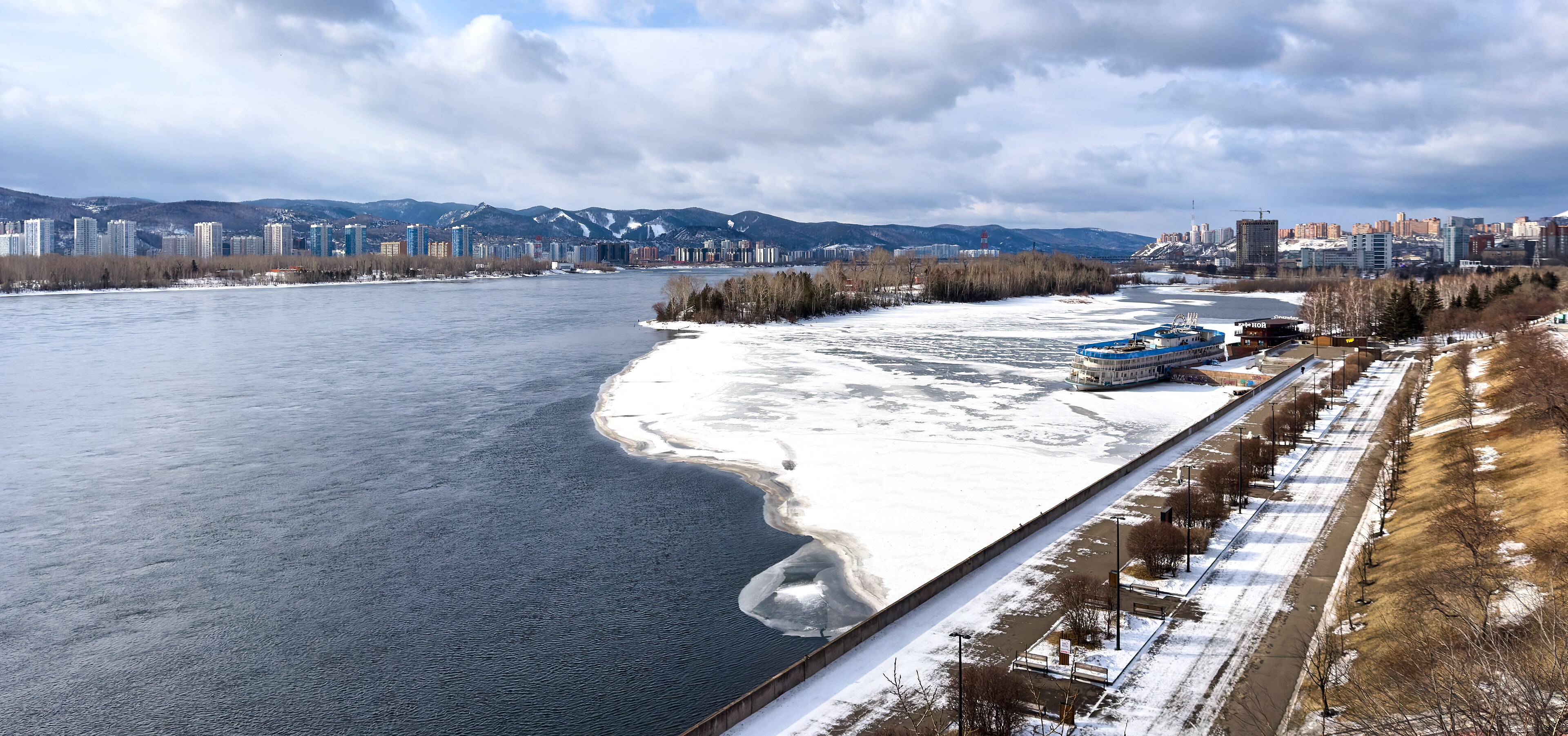 Красноярск, Центральная набережная Енисея